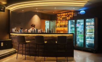 Elong ME Hotel (Yangjiang Transportation Hub Jinshan Road)