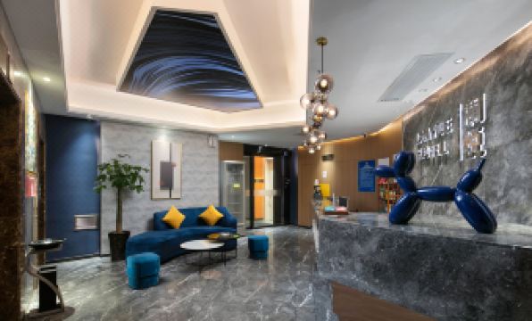 Changsha Lanyue Hotel (Wuyi Square IFS International Financial Center)