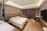 Cloud·New Century Hotel