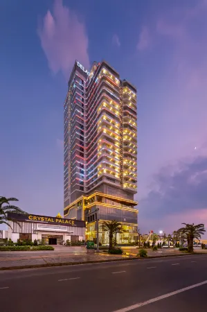 DeLaSea Ha Long Hotel - Modern Bayview Escape Отели в г. Халонг