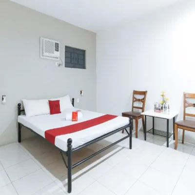 RedDoorz near SM Calamba Hotels near Banlic Catholic Chapel