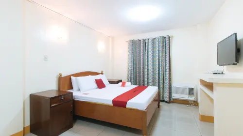 RedDoorz @ Golden Park Inn La Union Hotels in Bauang