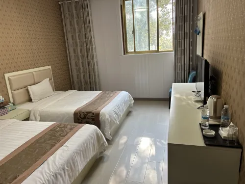 Baoyingzhouhao Business Hotel