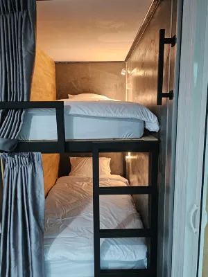 The Bird Nest Homestay& Coffee Shop Hoteles en Phra Pradaeng