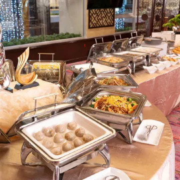 Regal Riverside Hotel Отели рядом с достопримечательностью «Сатхинь»