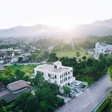 Daddy Dream Hotel and Residence