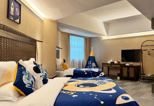 Serengeti HotelHotel Overview