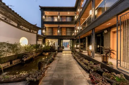 Cangyue Qionglou Lake View Holiday Hotel