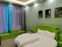 Heqing Xiyi Qianxun Hotel