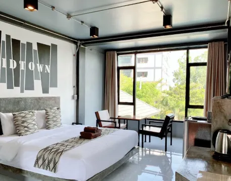 ห้องวิวสระว่ายน้ำเตียงคิงไซส์ ชั้น 2