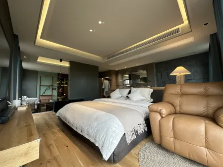 Ruoyin Xiangshe Hotel Отели рядом с достопримечательностью «Guizhou Electron Technology Vocational College»