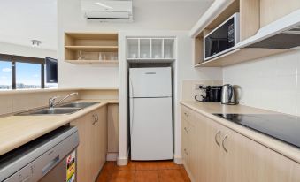 Tiki Hotel Apartments Surfers Paradise
