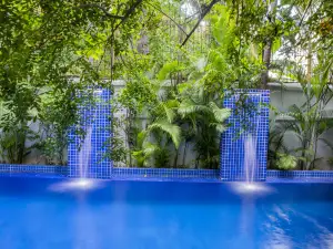 La Rose Suites