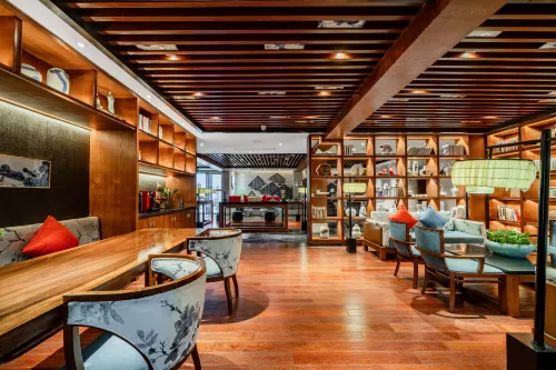 Crystal Pudi Hotel (Jingdezhen Ceramics University Huangyao Scenic Area Branch)