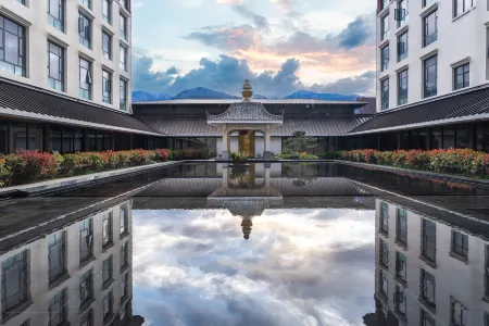 LinZhi Joy Crown Resort hotel Отели в г. Нюинтри