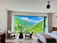 Ten miles of mountains and rivers light luxury B&B (Siguniang Mountain) Hotels in Xiaojin