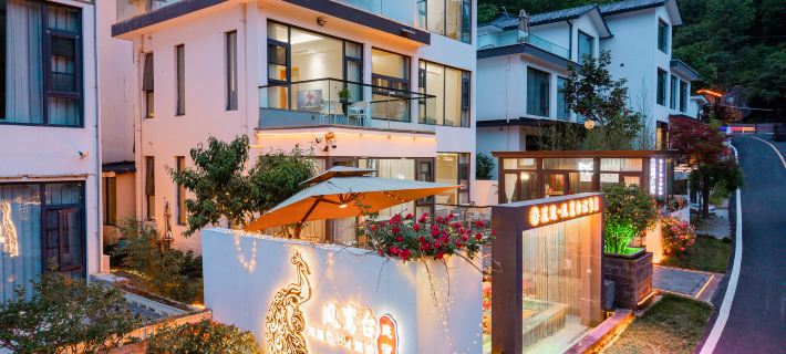 Floral Hotel· Fengxutai Hot Spring Hotel(Laojunshan Yunjing Cableway Branch) Hotels in Luanchuan County