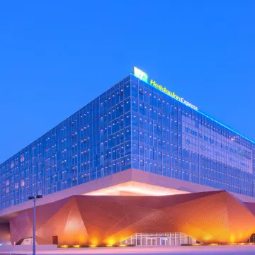 Handan East Railway Station Holiday Inn Express (The Mixc Branch)