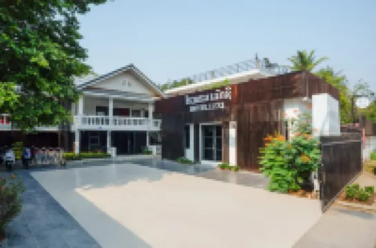 Hotel Lexi Wat Sok Pa Luang周辺のホテル