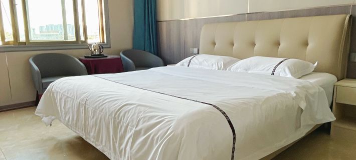 Yiyiyuan Business Hotel Hotele w: Powiat Zitong