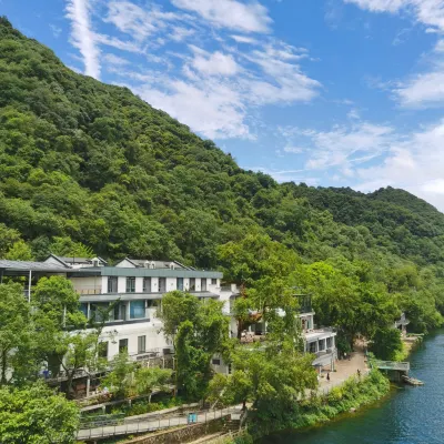 Moonlit Ripples Retreat Hotels near Xin'anjiang Hydropower Station