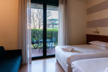 Phi Hotel Emilia Отели в г. Gaiana