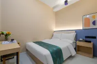 Orange Cinema Hotel (Taiyuan South Station East Square Wusu International Airport Store)