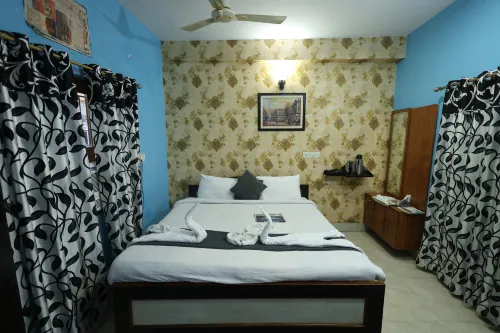 Hotel Anand Lok