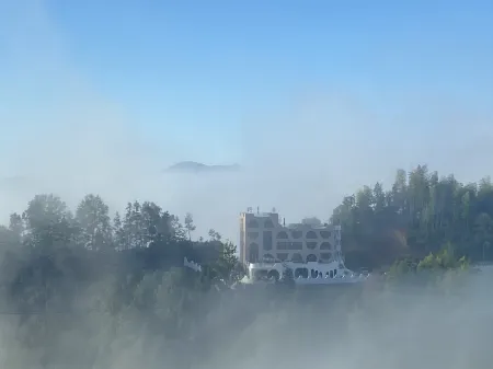 WenchengWildLuxury Hotel Отели рядом с достопримечательностью «Anfu Temple (liubowengulilvyoujingqu)»