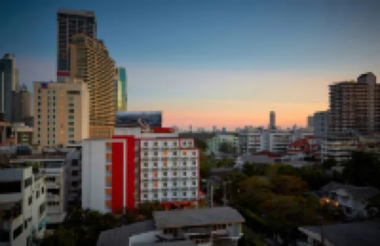 Easy Planet Bangkok Asoke Hotels near BTS-Asok