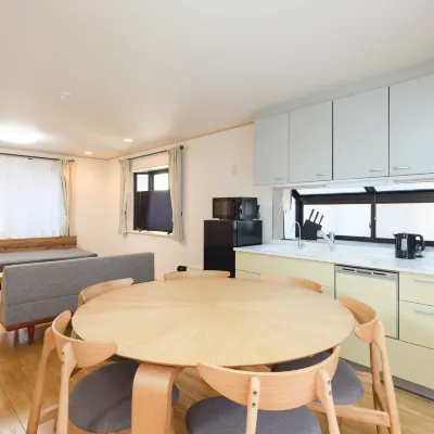 Setagaya Family House Hotel dekat Seijo Gakuenmae Railway Station