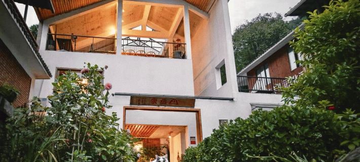 Baoxingtian Sister Inn Hotéis em Condado de Baoxing