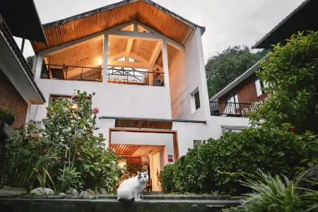 Baoxingtian Sister Inn