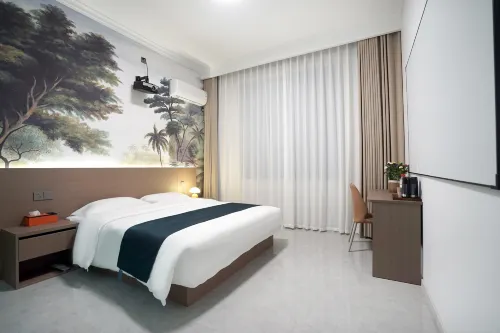 Yujian Homestay (Wansui Mountain Wuxia City)