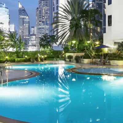 Rembrandt Residences Bangkok Отели рядом с достопримечательностью «Асок»