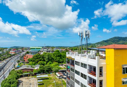 Phuket Five Fortune Holiday Hotel의 아늑한 객실 내부