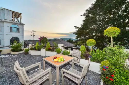 Qingzhen Qiyun Maple Lake | Scenic View Vacation Apartment (Hongfeng Lake S Bay)