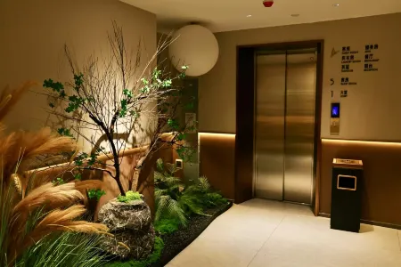 Shangqiu Jinshangju Yangmu Hotel (Shangqiu Vocational and Technical College Wanda Plaza) Отели рядом с достопримечательностью «Zhang Xun Ancestral Hall»