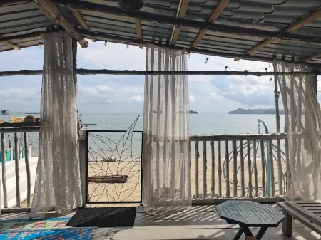 Bluewave Sea Out Seaview Homestay Отели рядом с достопримечательностью «Tanjung Rhu Resort, Langkawi»