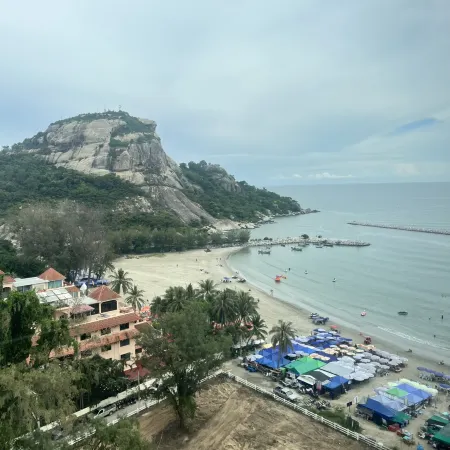 Blue Wave Hotel Hua Hin Отели рядом с достопримечательностью «Гора Такьеб»
