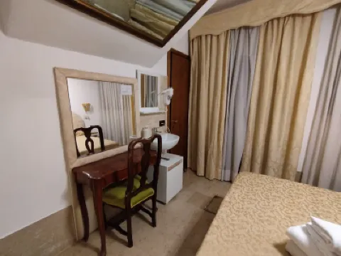 Alloggi Acquavita Hotels near Glass Museum (Murano)