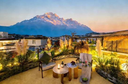 QianMan ·Vista Snow-View Panoramic Cloud Art Garden Homestay