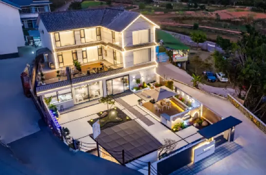 Senyu LOHAS · Yuncha Ancient Path Hot Spring Vacation Apartment (Pu'er Ancient Tea Horse Town) โรงแรมใน