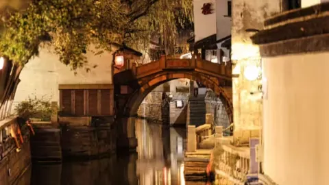 Yiman Hotel (Suzhou Guanqianjie Pingjiang Road Scenic Area) in Ningxia