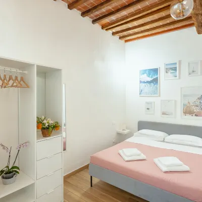 Florence David's Guesthouse Steps from Accademia Gallery Отели рядом с достопримечательностью «Дуомо»