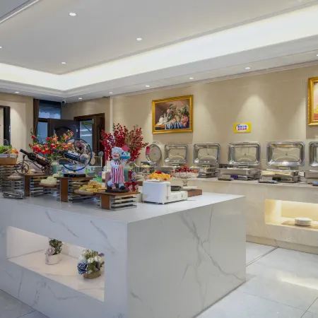 Vienna International Hotel (Near Yueyang South Station & Yueyang County First Middle School)