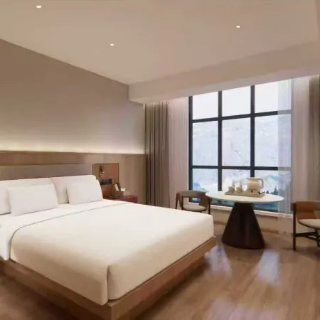 Royale Celebrity Hotel
