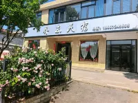 Qiaodong Homestay (Jiayu Donghu College) - balcone