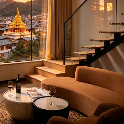 Shangri-La • Geladan Tso Oura Villa (Near Giant Prayer Wheel, Dazhao Temple, Dukezong Ancient Town) Hotels near Tancheng Square