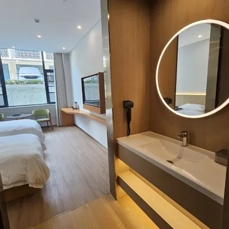 Huoshan Jiulong Business Hotel